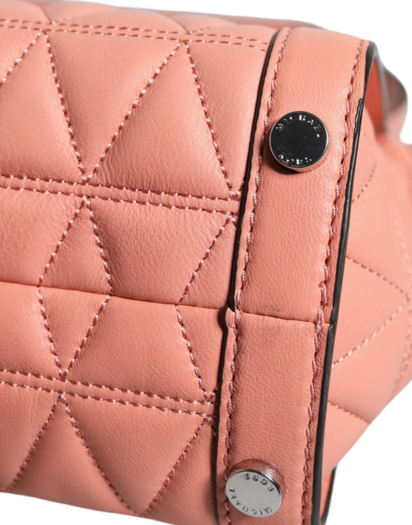 MK11 Sac bandoulière VIVIANNE en cuir matelassé couleur pêche avec logo